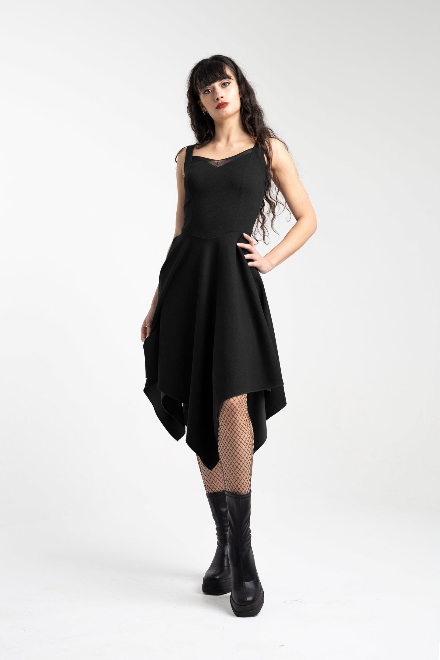 Schwarzes Korsett asymmetrisches ärmelloses Feenhemdkleid
