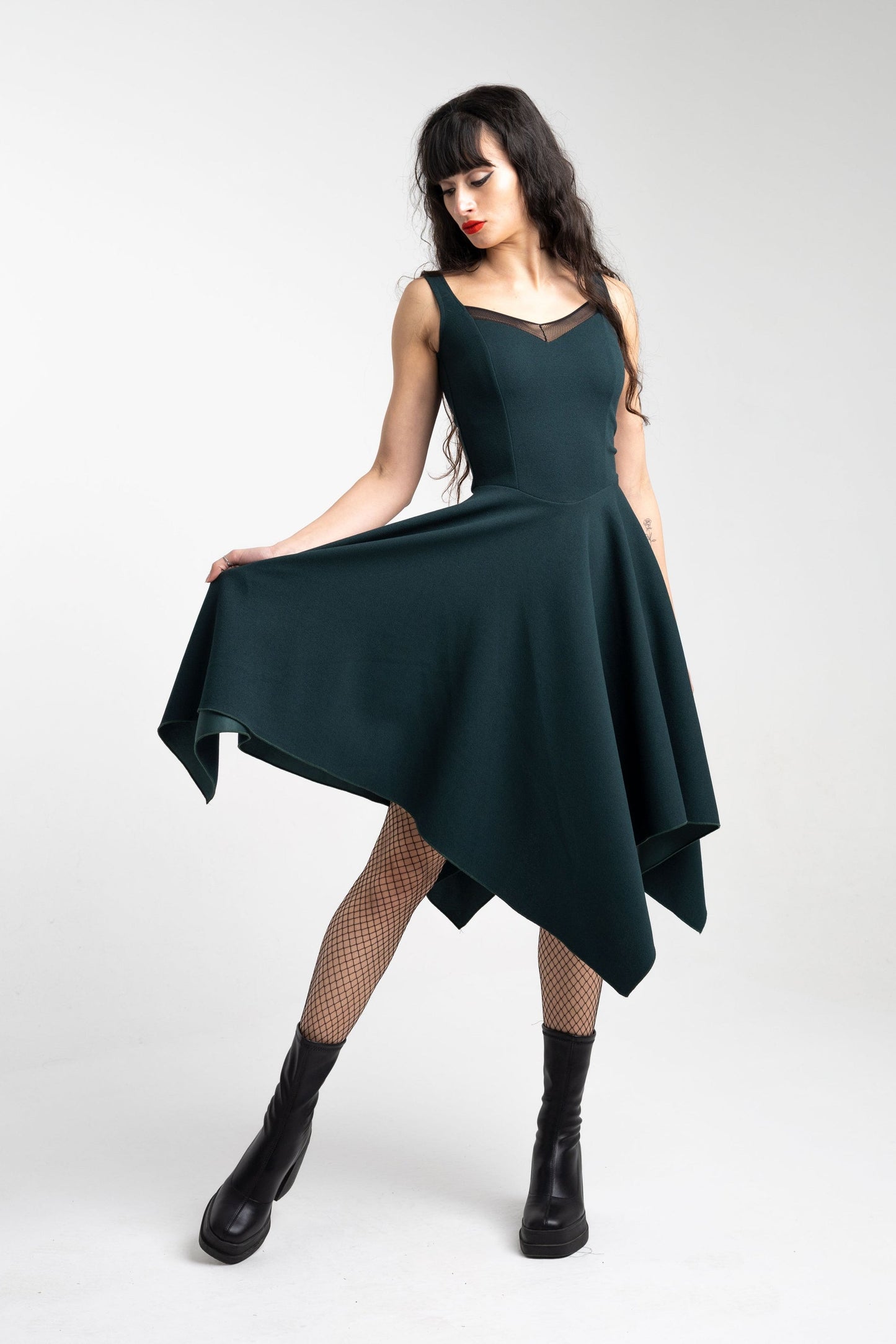 Schwarzes Korsett asymmetrisches ärmelloses Feenhemdkleid