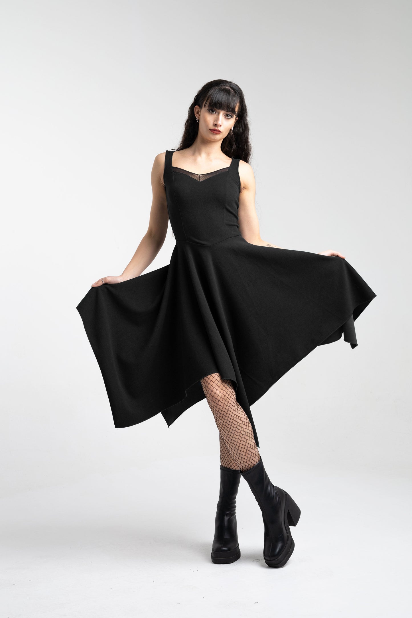 Schwarzes Korsett asymmetrisches ärmelloses Feenhemdkleid