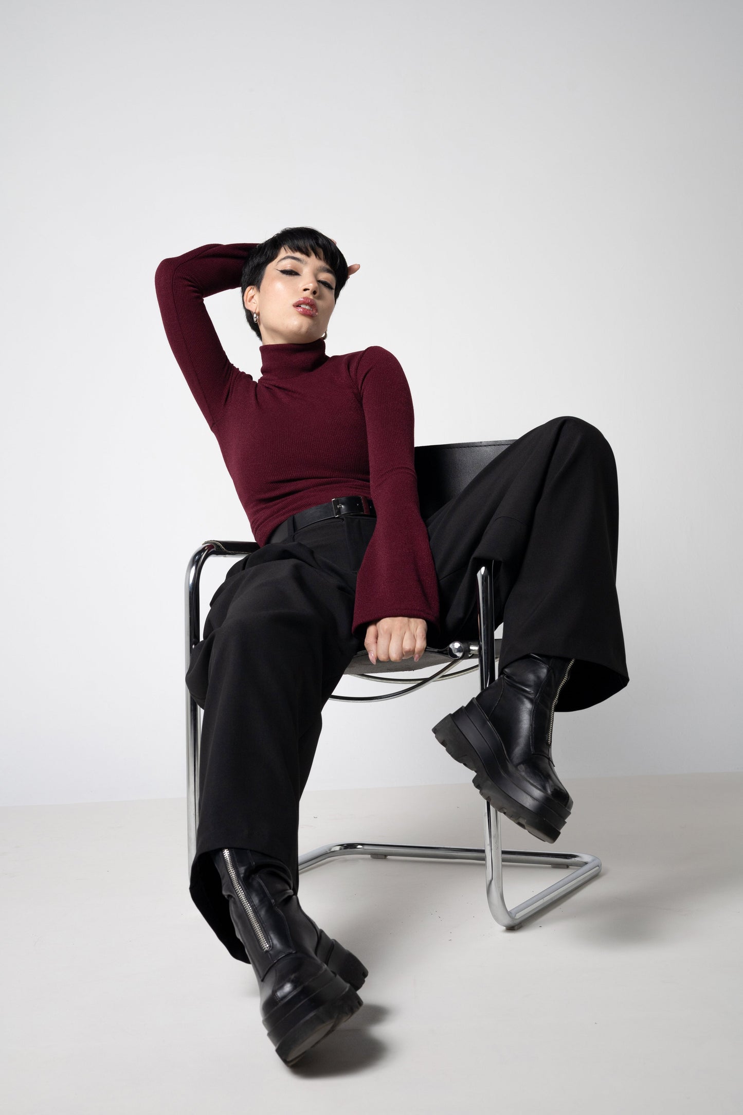 Schwarzes geripptes Strick-Turtleneck-Top mit ausladenden Ärmeln – Baumwollmischung Pullover