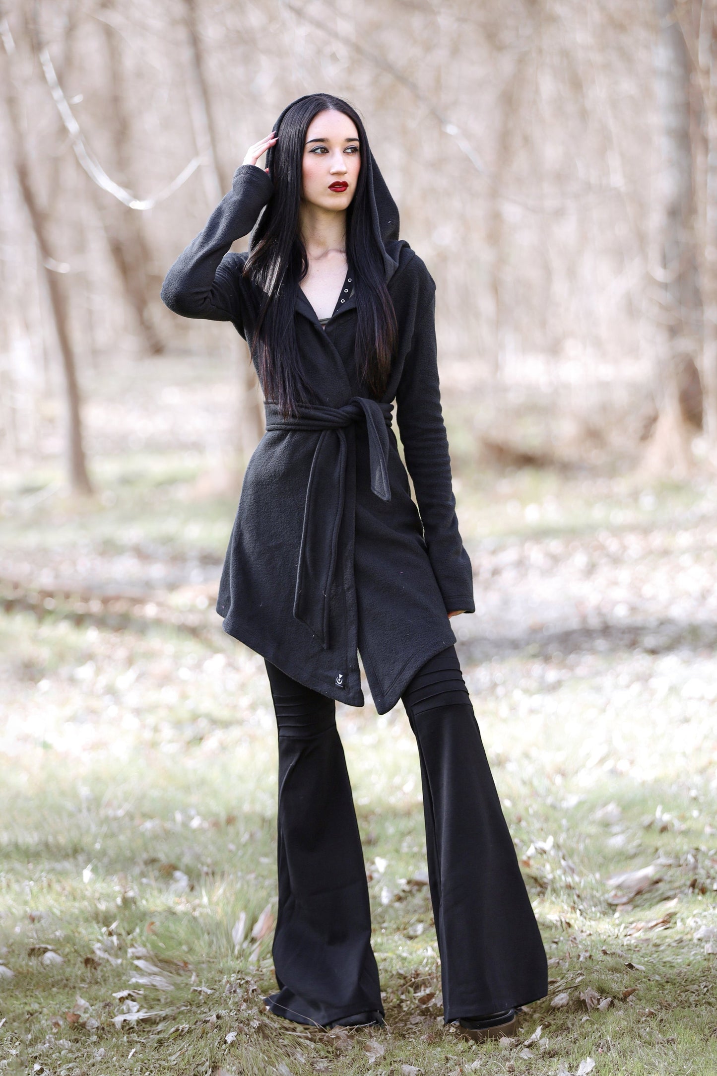 Bordeaux Kapuzen-Elfen-Wickelmantel – Asymmetrischer Fleece-Cape mit Maxi-Kapuze