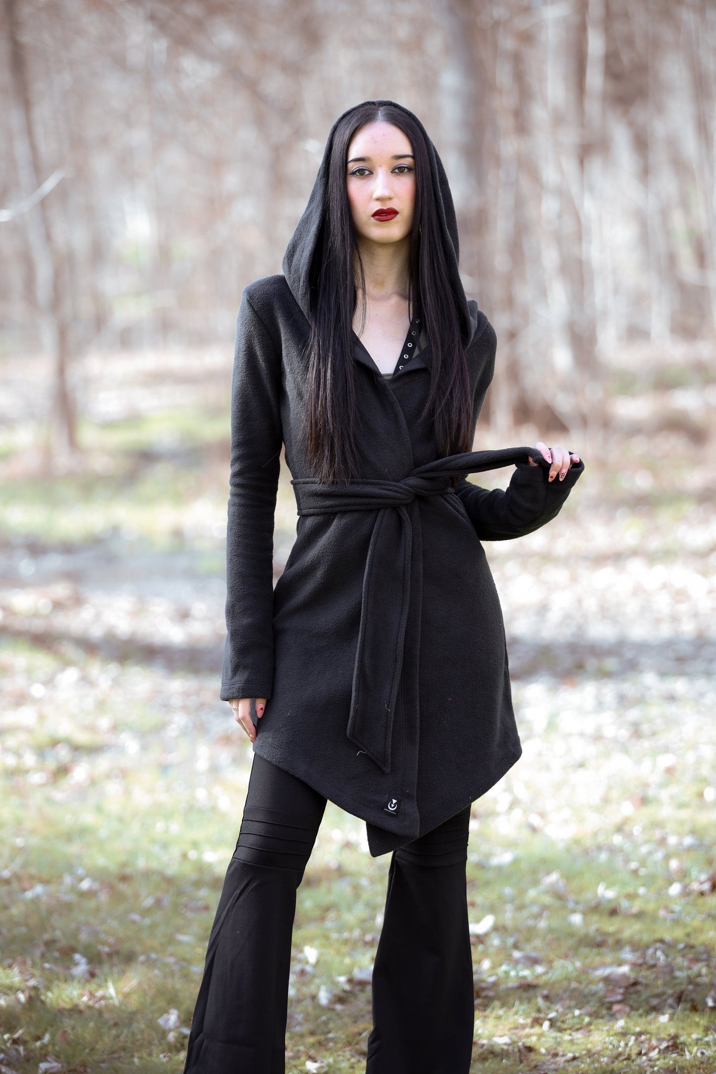 Bordeaux Kapuzen-Elfen-Wickelmantel – Asymmetrischer Fleece-Cape mit Maxi-Kapuze