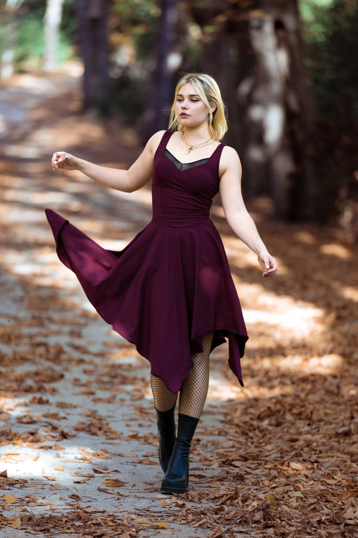 Schwarzes Korsett asymmetrisches ärmelloses Feenhemdkleid