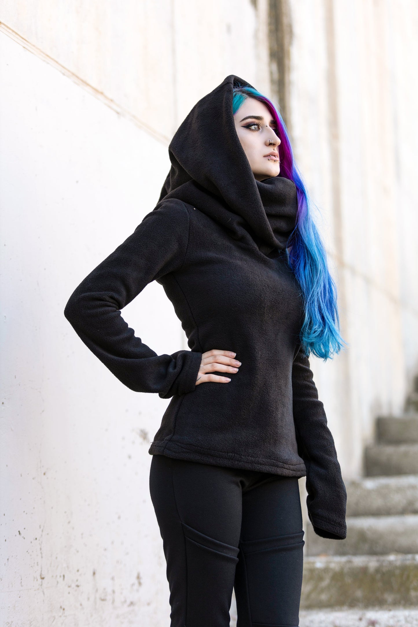 Smaragd-Fee Kapuzenpullover mit Cowl-Neck