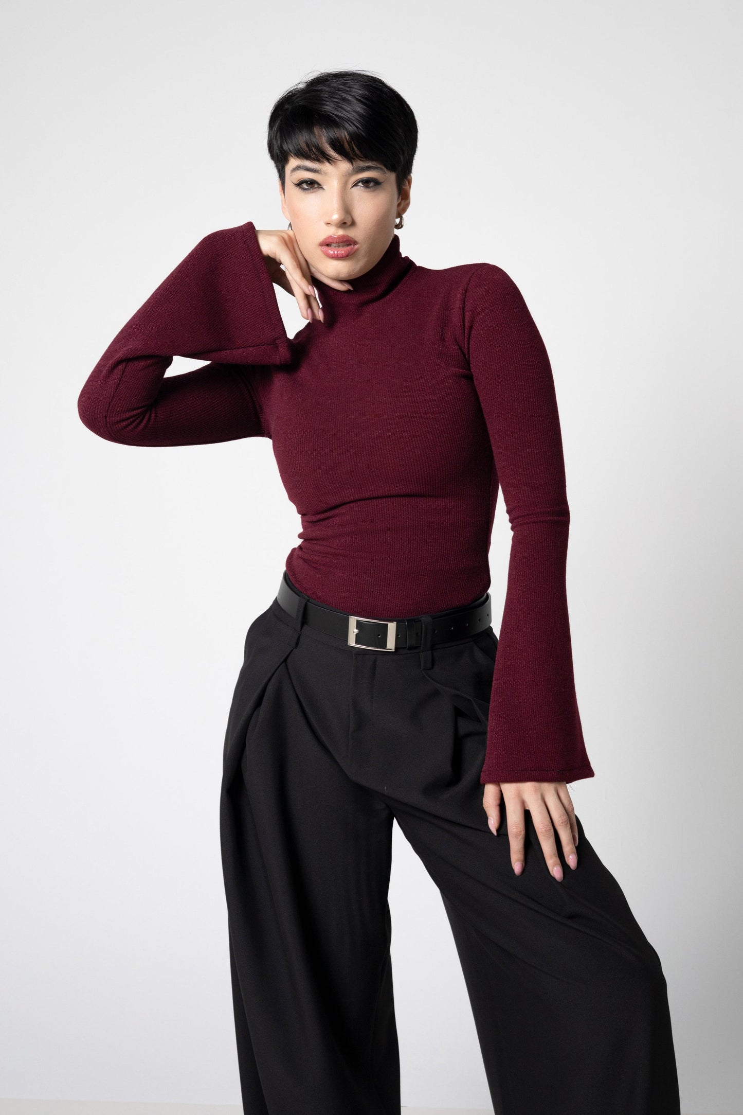 Schwarzes geripptes Strick-Turtleneck-Top mit ausladenden Ärmeln – Baumwollmischung Pullover