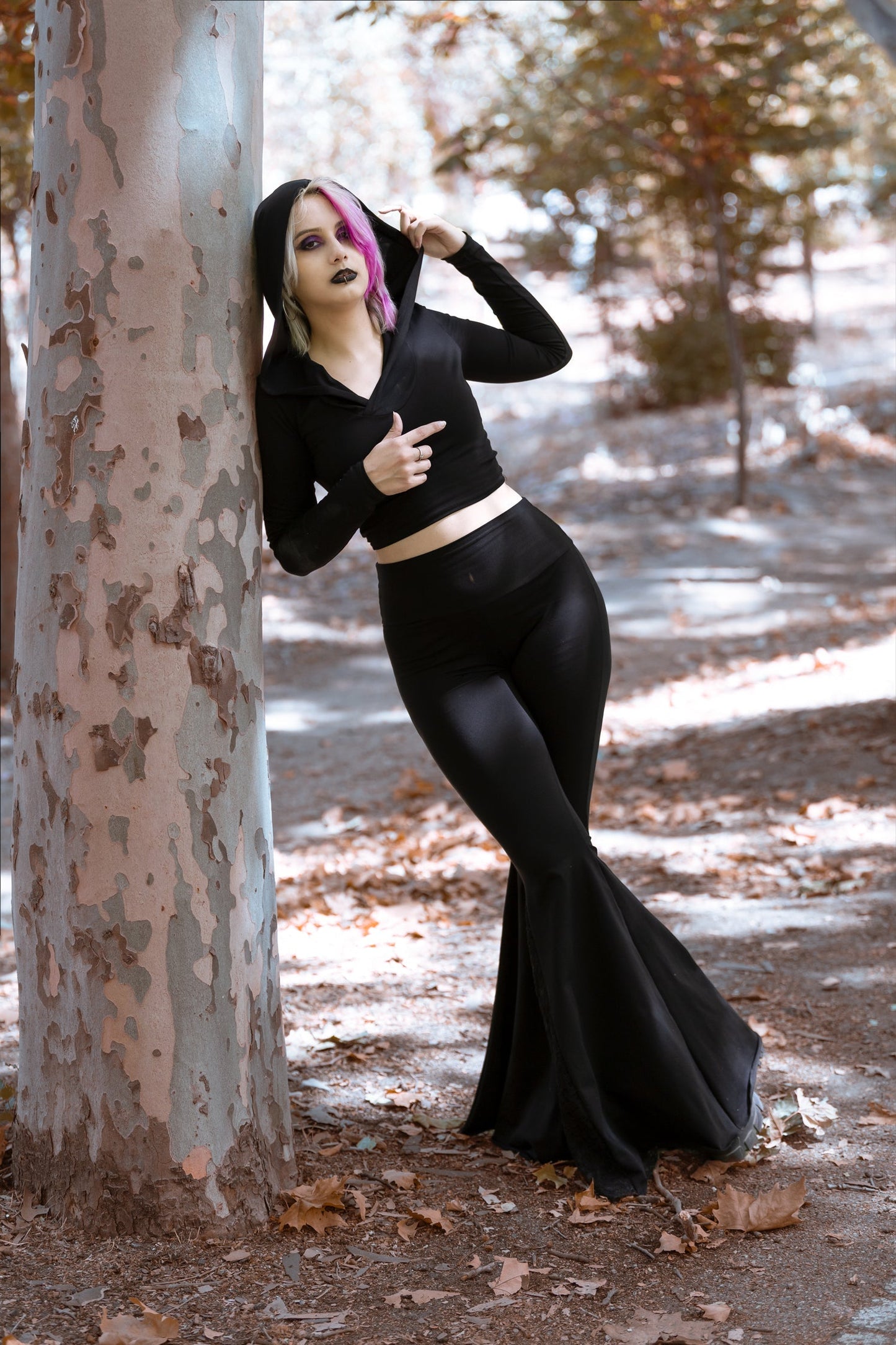 Weite Hosen mit Spitzen-Godet – Boho Gothic Festival Vibes
